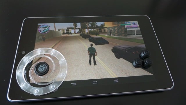 Le SteelSeries Free Touchscreen sur la Nexus 7