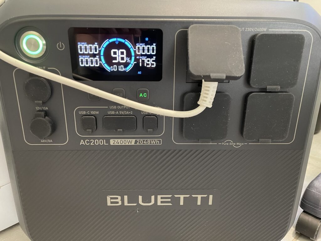 BLUETTI AC200L 3