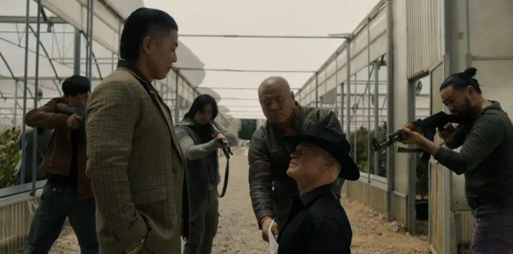 Rich Ting et Neal McDonough dans Tulsa King